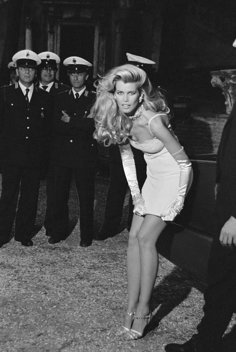 Клаудия Шиффер, Рим, для Valentino, 1995 год